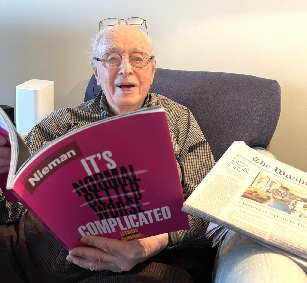 1964 Nieman Fellow Morton Mintz reads at his home in Washington, D.C.