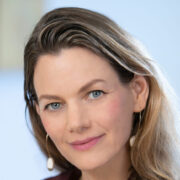 Headshot of Sarah Varney