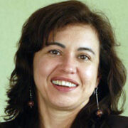 Headshot of Mónica Almeida