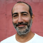 Headshot of Shaun Raviv