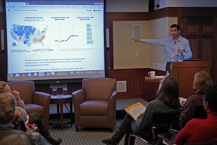 Harvard economics professor Raj Chetty shows a data visualization model that The New York Times created from research he and his colleagues did on income mobility in the United States. Photo by Jonathan Seitz