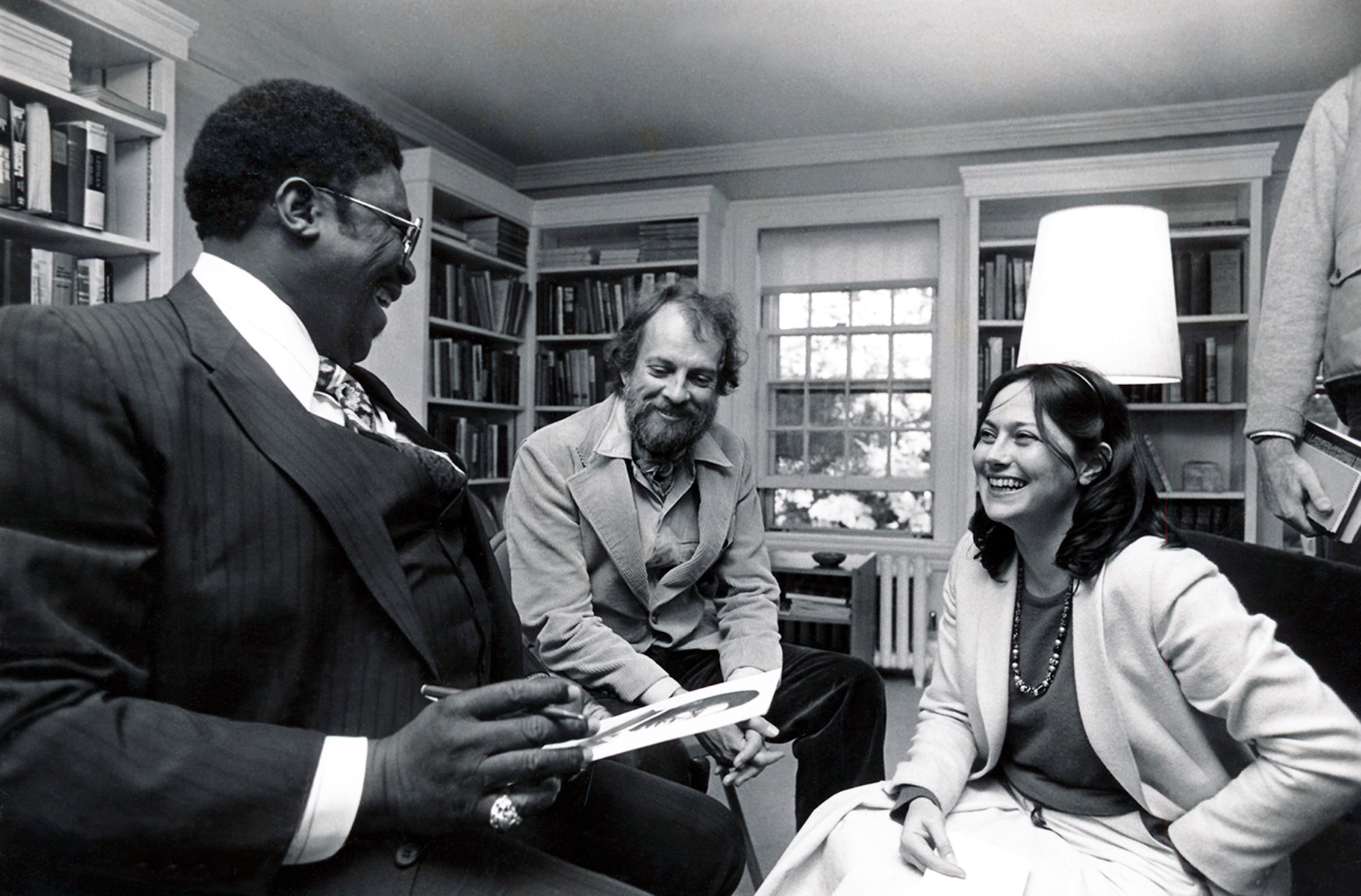 Nieman Fellow Bistra Lankova, right, and Charles Sawyer thank B.B. King for giving the blues talk and concert at Lippmann House
