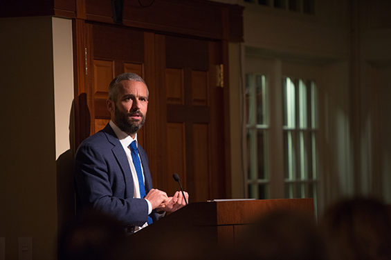 New York Times photographer Tyler Hicks discusses his work at the Nieman Foundation's annual Joe Alex Morris Jr. lecture. 