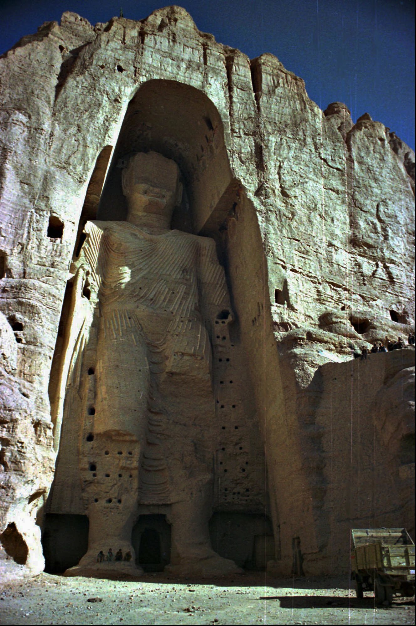 The ancient Buddhist statue before it was destroyed by the Taliban