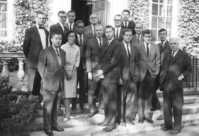 A group shot of the Nieman Class of 1964 at Harvard University